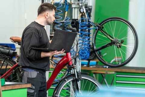 Wie der Fahrrad-Frühjahrs-Check der Pro Arbeit e. V. den Straßenverkehr sicherer macht