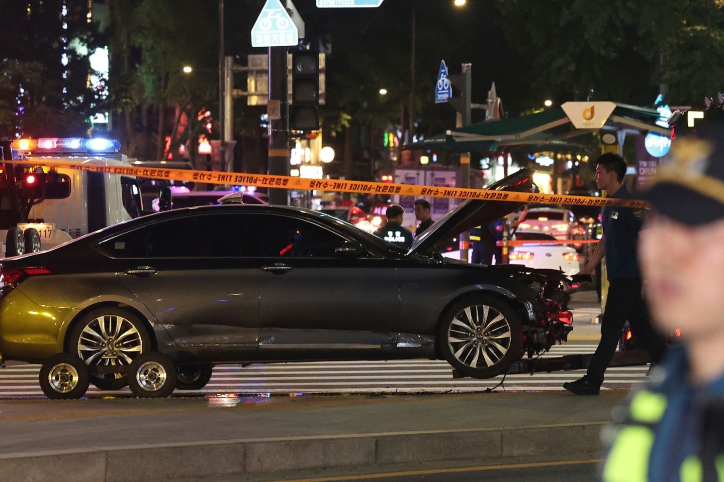 Ein Autofahrer hat in Seoul nach Medienberichten mehrere Menschen auf einem Gehweg erfasst.