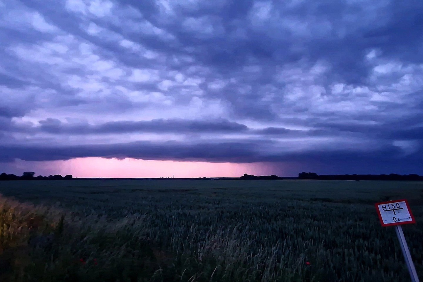 In den nächsten Tagen erwartet der Deutsche Wetterdienst Hitze und Gewitter in Deutschland.