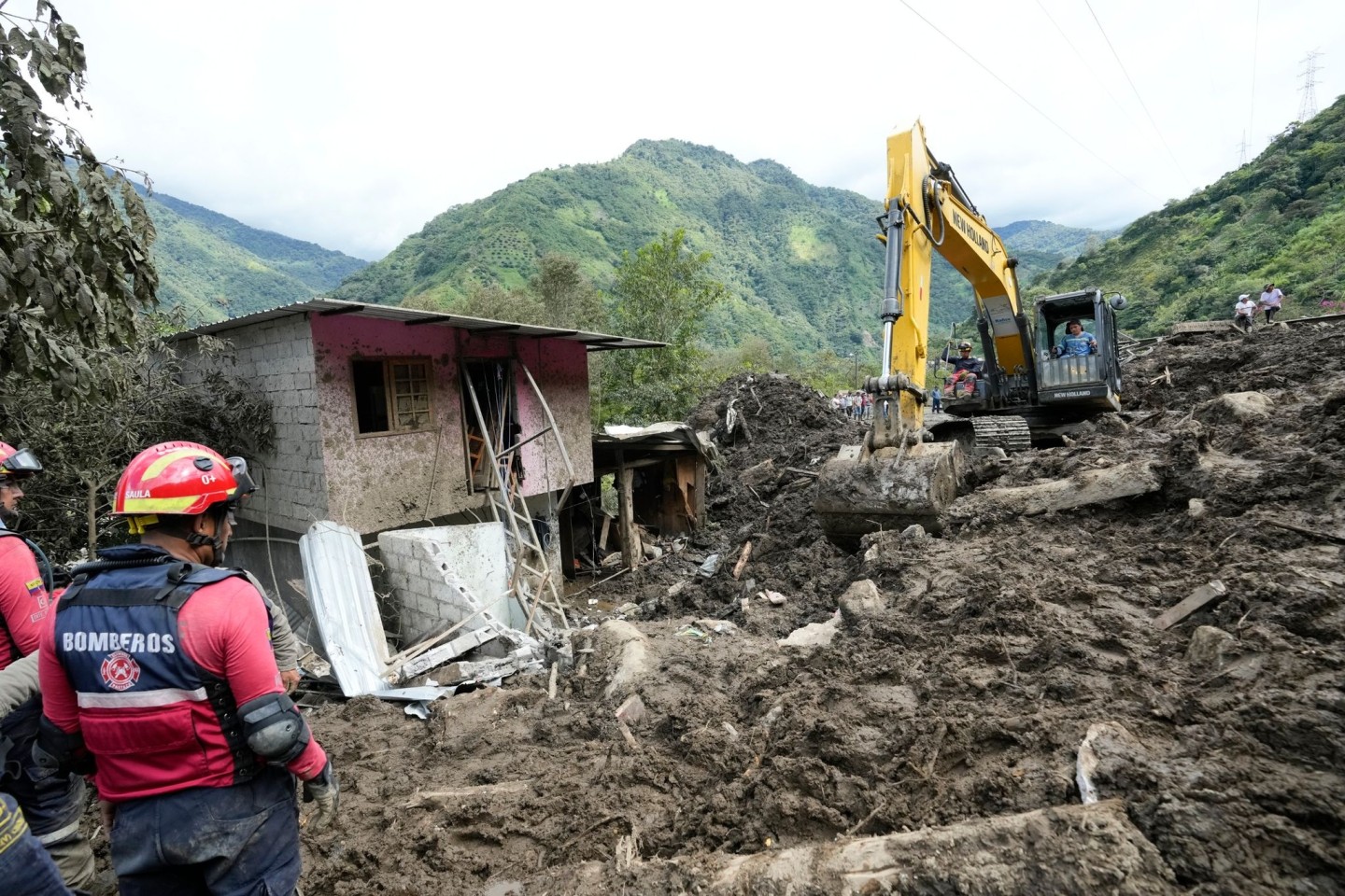 In Ecuador meldete die Polizei sieben Tote, 20 Vermisste und 16 Verletzte.