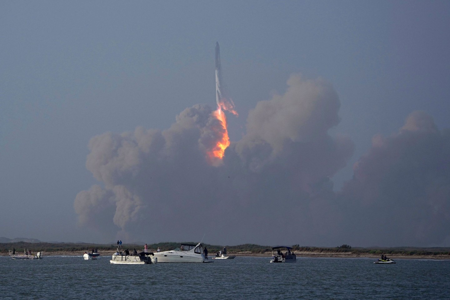 Das Raumschiff «Starship» von SpaceX startet am 20.04.2023 im texanischen Boca Chica - und explodiert nur vier Minuten später.