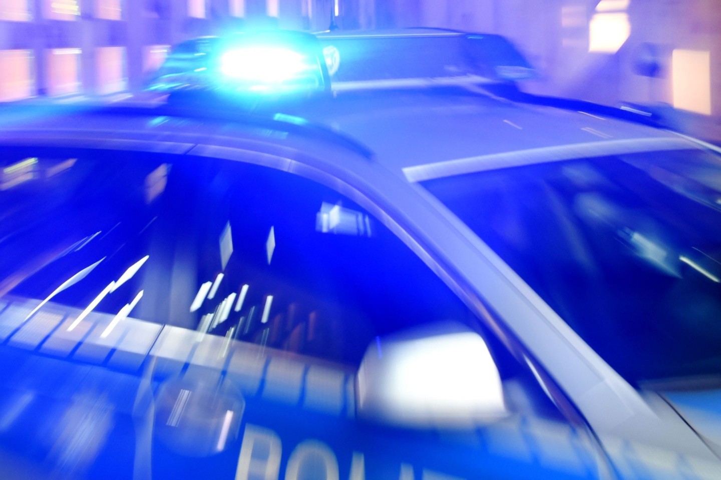 Eine Frau soll einen 64-Jährigen in Kaiserslautern mit einem Messer getötet haben. Offenbar ging der Tat ein sexueller Übergriff gegen die 20-Jährige zuvor.