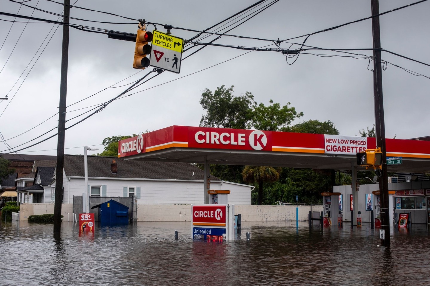 Bereits zu Beginn der Woche sorgten Ausläufer von «Debby» etwa in Charleston in South Carolina für Überschwemmungen. Nun ist der Sturm dort erneut auf Land getroffen.