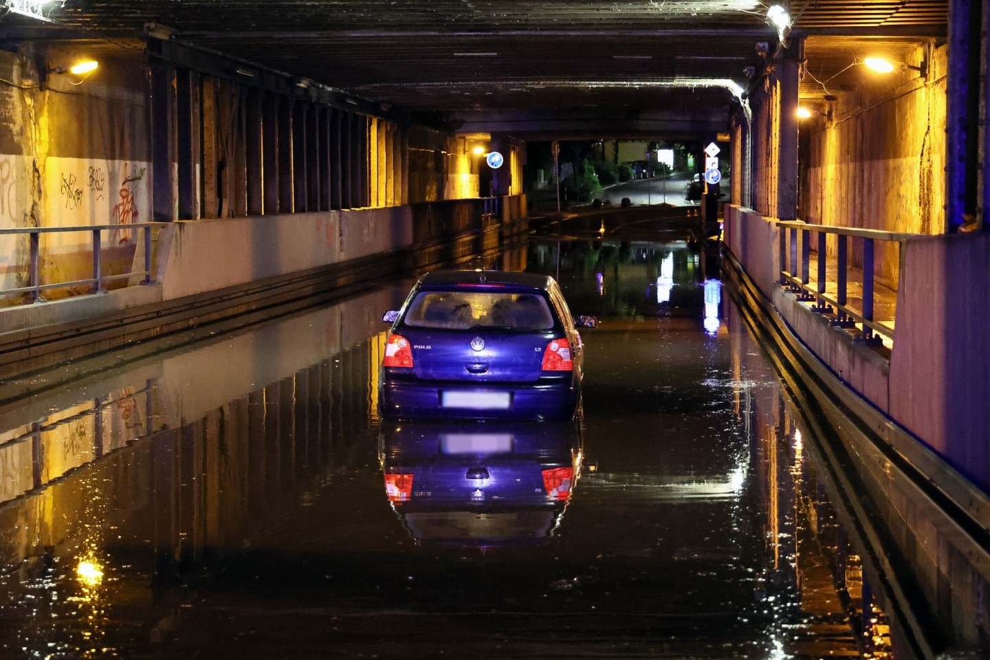 Starker Regen hat am Mittwoch in vielen Teilen Deutschlands zu überlaufenen Straßen geführt. 