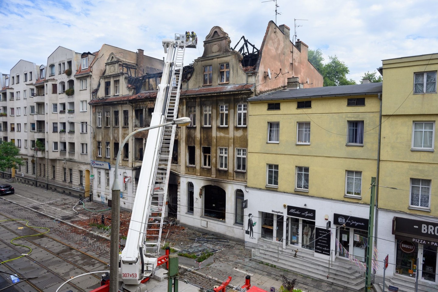 Das Mietshaus in Posen (Poznan), das durch einen Brand und eine Explosion zerstört wurde. (Foto aktuell)